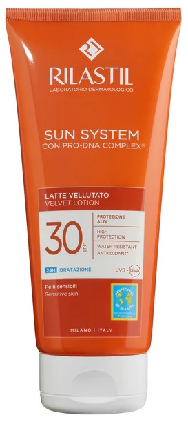 RILASTIL SUN SYSTEM PHOTO PROTECTION TERAPY LATTE VELLUTANTE SPF 30 200 ML - Farmacia-flash.it